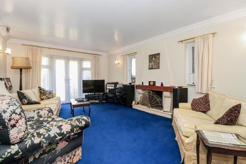 15 Tylers Close, Kings Langley, WD4 9QA
