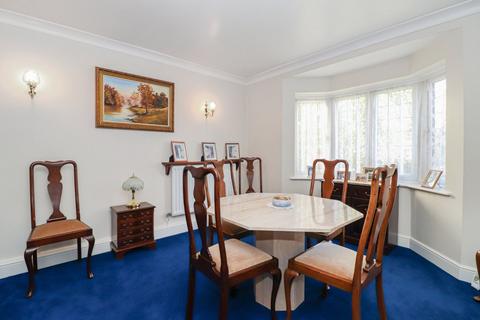 15 Tylers Close, Kings Langley, WD4 9QA