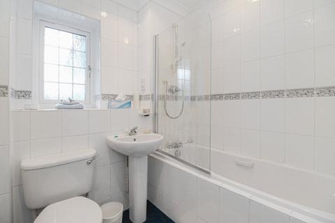 15 Tylers Close, Kings Langley, WD4 9QA