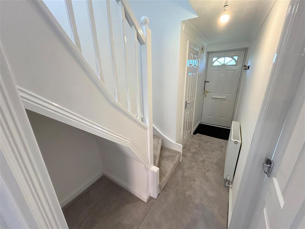 Tierney Drive, Tipton 3 bed detached house to rent £1,195 pcm (£276 pw)