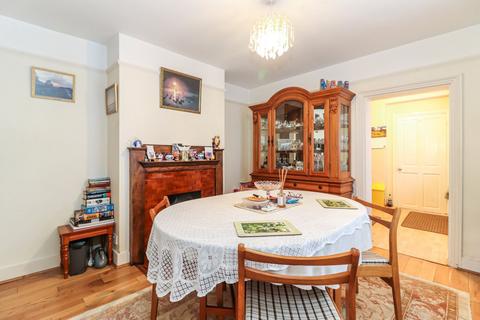 6 Adrian Road, Abbots Langley, WD5 0AQ
