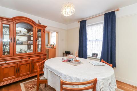 6 Adrian Road, Abbots Langley, WD5 0AQ