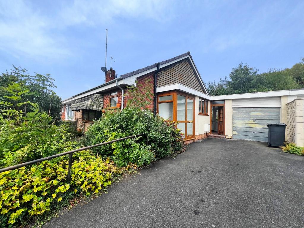Mason Road, Headless Cross, Redditch 2 bed semidetached bungalow for