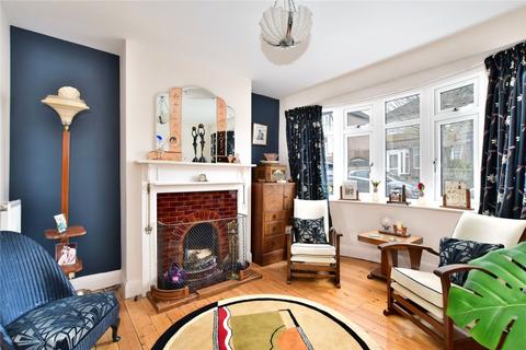 7 Avenue Approach, Kings Langley, WD4 8DW