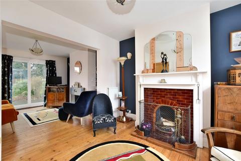 7 Avenue Approach, Kings Langley, WD4 8DW