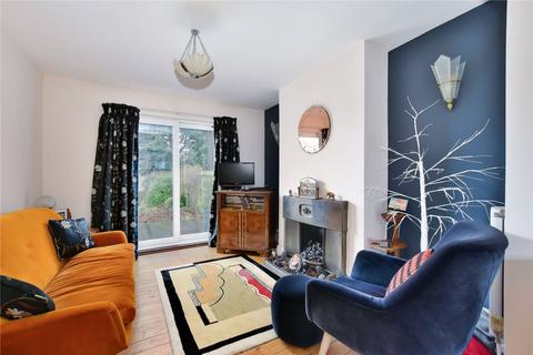 7 Avenue Approach, Kings Langley, WD4 8DW
