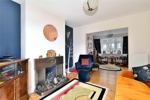 7 Avenue Approach, Kings Langley, WD4 8DW