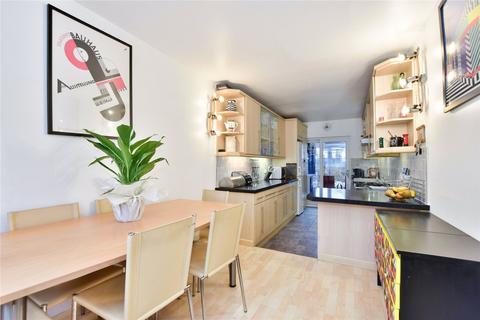 7 Avenue Approach, Kings Langley, WD4 8DW