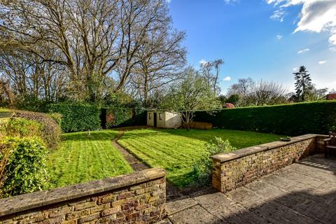 12 Tylers Close, Kings Langley, WD4 9QA