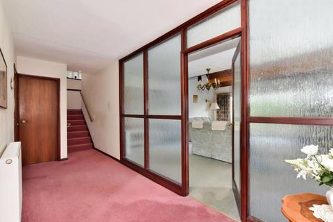 12 Tylers Close, Kings Langley, WD4 9QA