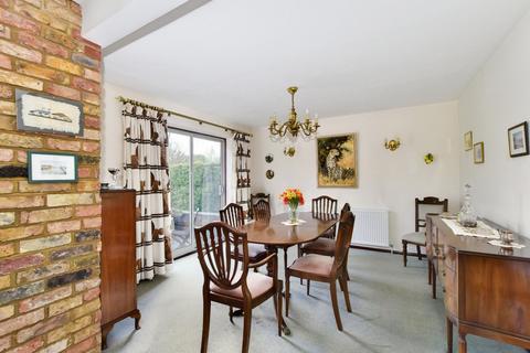 12 Tylers Close, Kings Langley, WD4 9QA