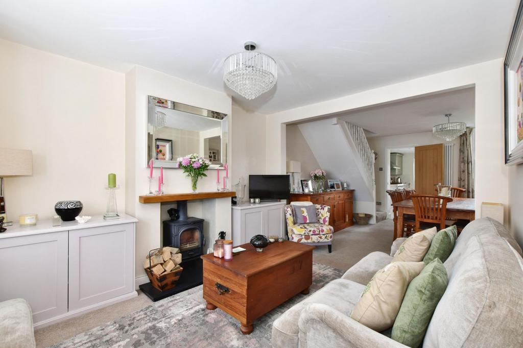 Alexandra Road, Chipperfield, WD4 3 bed terraced house for sale £649,950