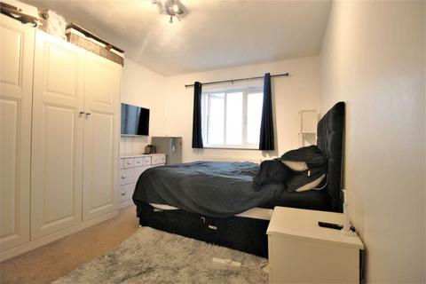 2 bedroom semi-detached house to rent, Lindisfarne Road, Dagenham, RM8