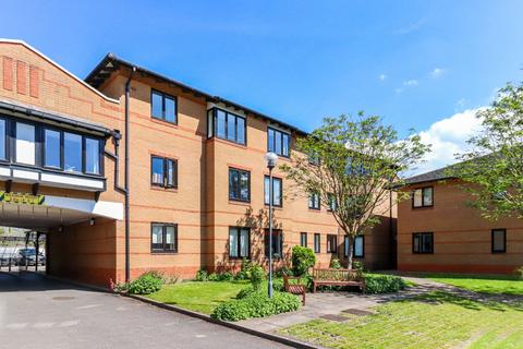 2 bedroom ground floor flat for sale, Railway Terrace, Kings Langley, WD4