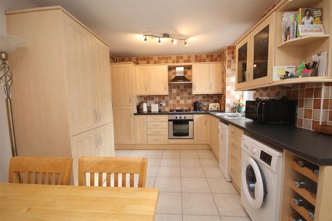 3 bedroom terraced house for sale, Princes Avenue, Dartford