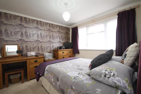 3 bedroom terraced house for sale, Princes Avenue, Dartford