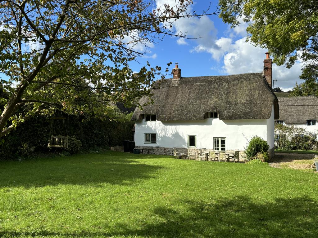 2 Bed Detached Thatched for Rent