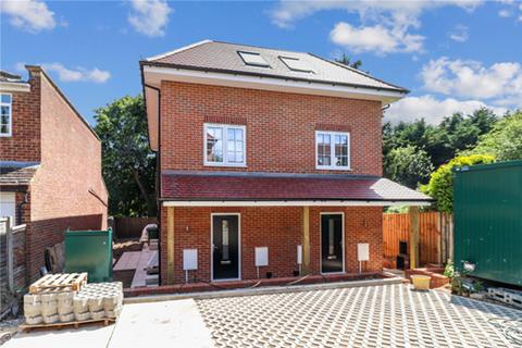 2 bedroom semi-detached house for sale, Hempstead Road, Kings Langley, WD4