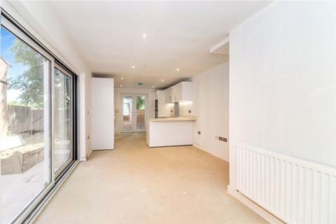 2 bedroom semi-detached house for sale, Hempstead Road, Kings Langley, WD4