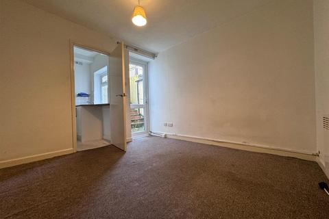 Studio to rent, Brighton