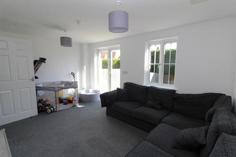 3 bedroom terraced house to rent, Whittington Chase, Kingsmead