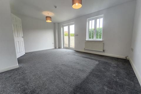 4 bedroom townhouse to rent, Whittington Chase, Kingsmead