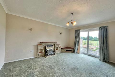 2 bedroom detached bungalow for sale, Causeway Gardens, March