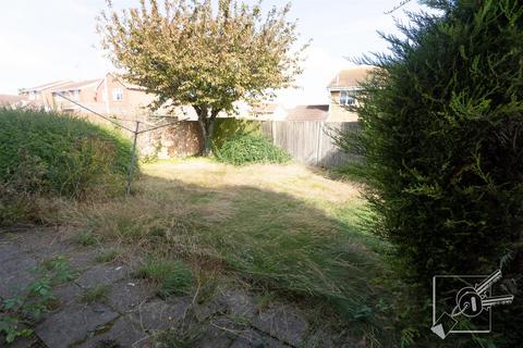 2 bedroom house for sale, Sutherland Close, Gravesend