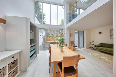 5 bedroom house for sale, Dora Road, London