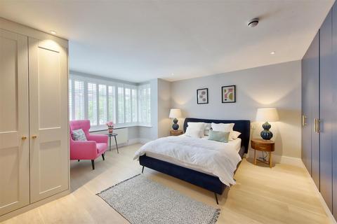 61 Dora Road, London, SW19 7EZ