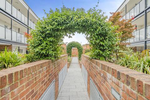 1 bedroom apartment for sale, Saxons Court, Peach Street, Wokingham, RG40