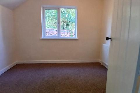 3 bedroom semi-detached house to rent, High Road, Wortwell IP20