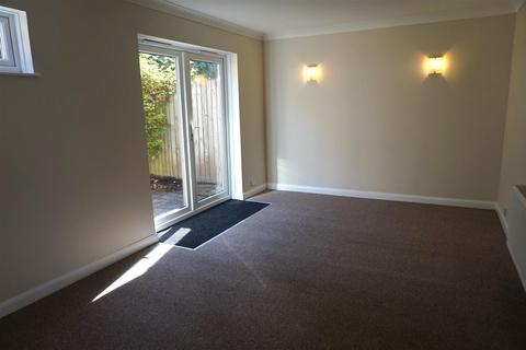 3 bedroom terraced house to rent, Binton Close, Matchborough East, Redditch