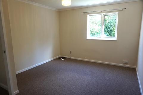 3 bedroom terraced house to rent, Binton Close, Matchborough East, Redditch