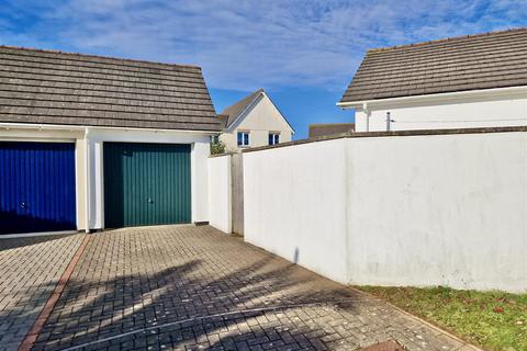 61 Bosnoweth, Helston, TR13 8FR