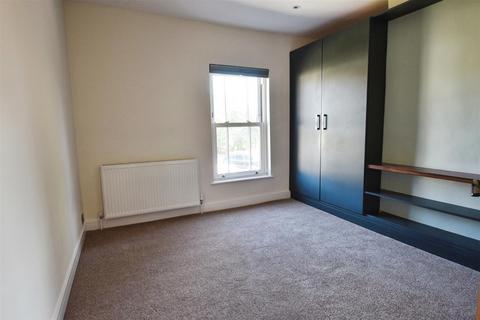 2 bedroom terraced house to rent, Radcliffe Road, Stamford