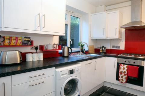 3 bedroom flat to rent, London SW19