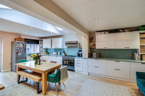 48 Aston Crescent, Leeds, LS13 2DZ