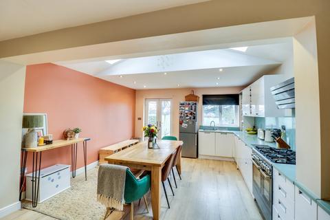 48 Aston Crescent, Leeds, LS13 2DZ
