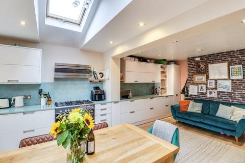 48 Aston Crescent, Leeds, LS13 2DZ