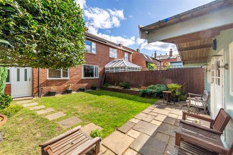 3 bedroom semi-detached house for sale, East Avenue, Benton, NE12