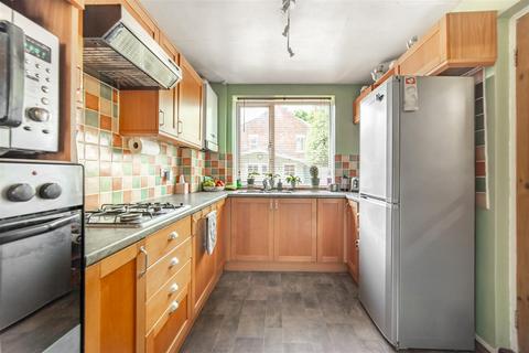 3 bedroom semi-detached house for sale, East Avenue, Benton, NE12