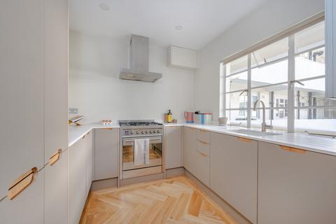 2 bedroom flat for sale, Mundania Court, Forest Hill Road, London, SE22