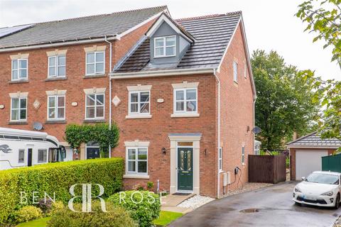 3 bedroom end of terrace house to rent, Forsythia Drive, Clayton-Le-Woods, Chorley