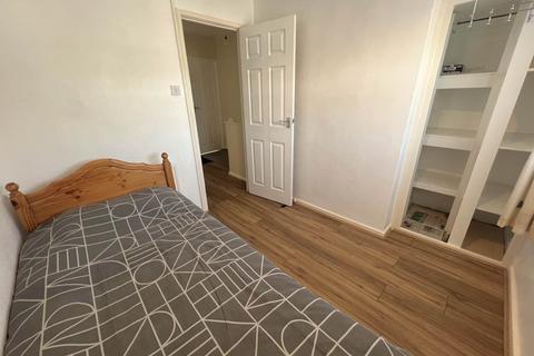 1 bedroom in a house share to rent, Hillcroft Close, Luton LU4