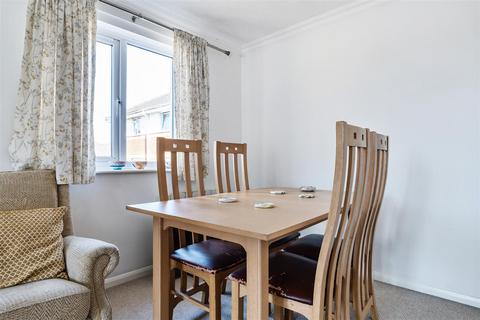 15 Beechfield Drive, Devizes, SN10 2SW
