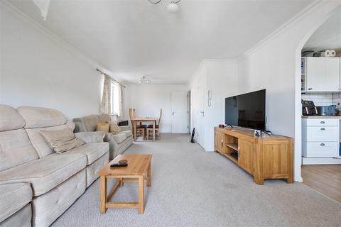 15 Beechfield Drive, Devizes, SN10 2SW