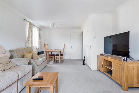 15 Beechfield Drive, Devizes, SN10 2SW