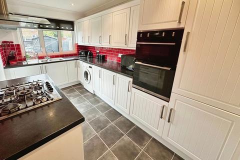 3 bedroom end of terrace house for sale, Southend Road, Stanford-Le-Hope, SS17