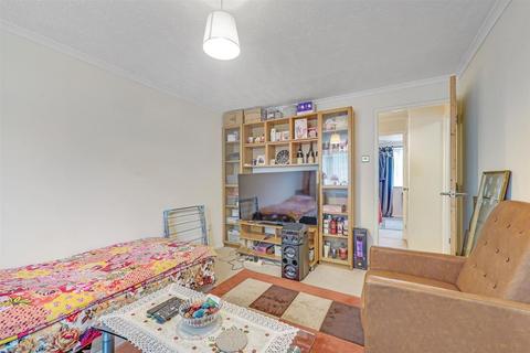68 Plumtree Close, Dagenham, RM10 8UA
